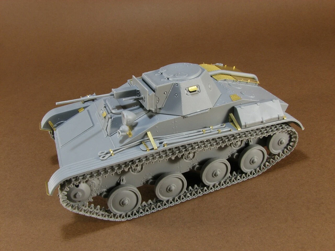 T60 Late Series Screened Gorky Plant Tank w/Full Interior 1/35 Miniart - Image 5