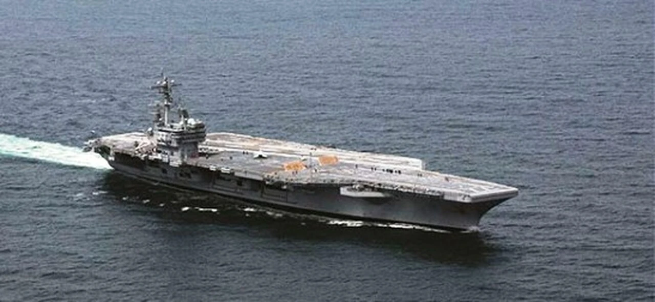 USS George H.W. Bush CVN-77 Aircraft Carrier 1/720 Italeri