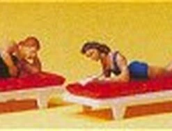 Sunbathers on Lounge Chairs (6) HO Scale Preiser Models