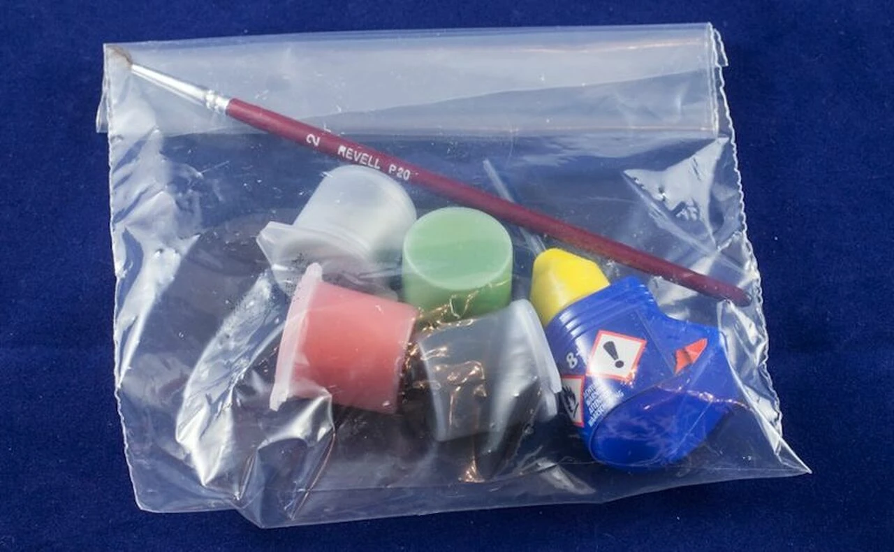 Apollo 11 Saturn V Rocket 50th Anniversary (w/Paint and Glue) 1/96 Revell Germany - Image 3