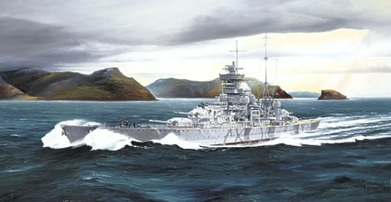 German Prinz Eugen Heavy Cruiser 1942 1/700 Trumpeter