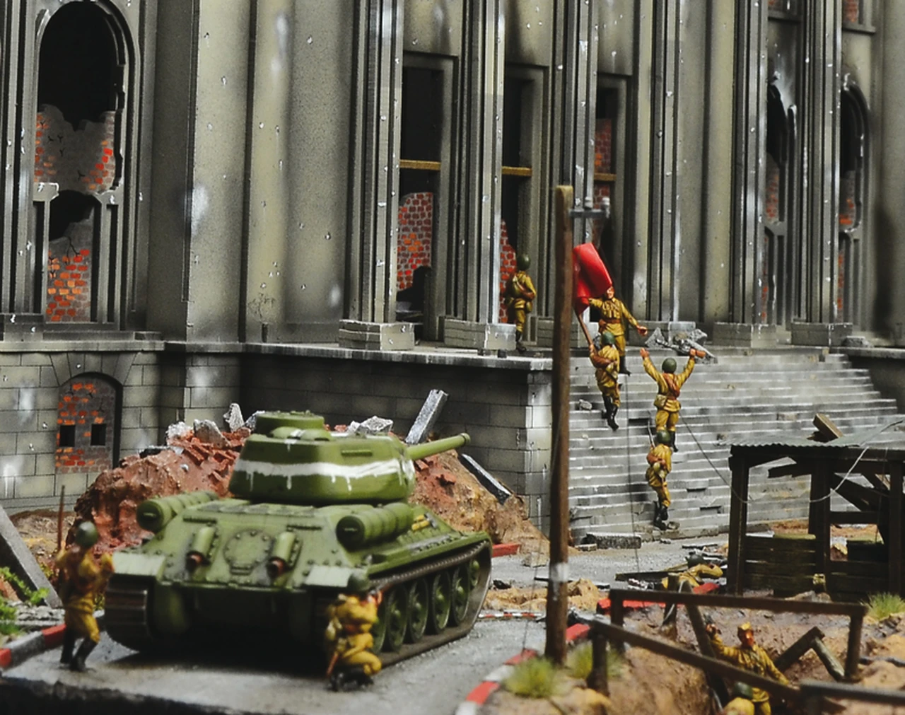 Battle for the Reichstag Berlin 1945 Diorama Set 1/72 Italeri - Image 9