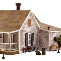 Built-N-Ready Old Homestead House HO Scale Woodland Scenics