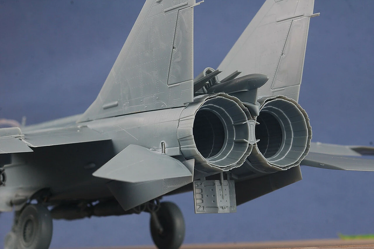 MiG-25 PD/PDS Foxbat Fighter 1/48 Kitty Hawk Models - Image 3