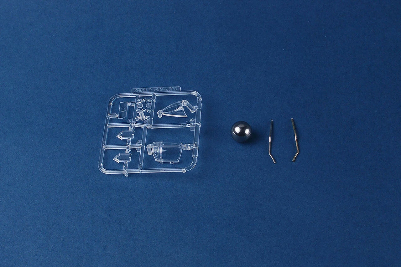 MiG-25 PD/PDS Foxbat Fighter 1/48 Kitty Hawk Models - Image 2