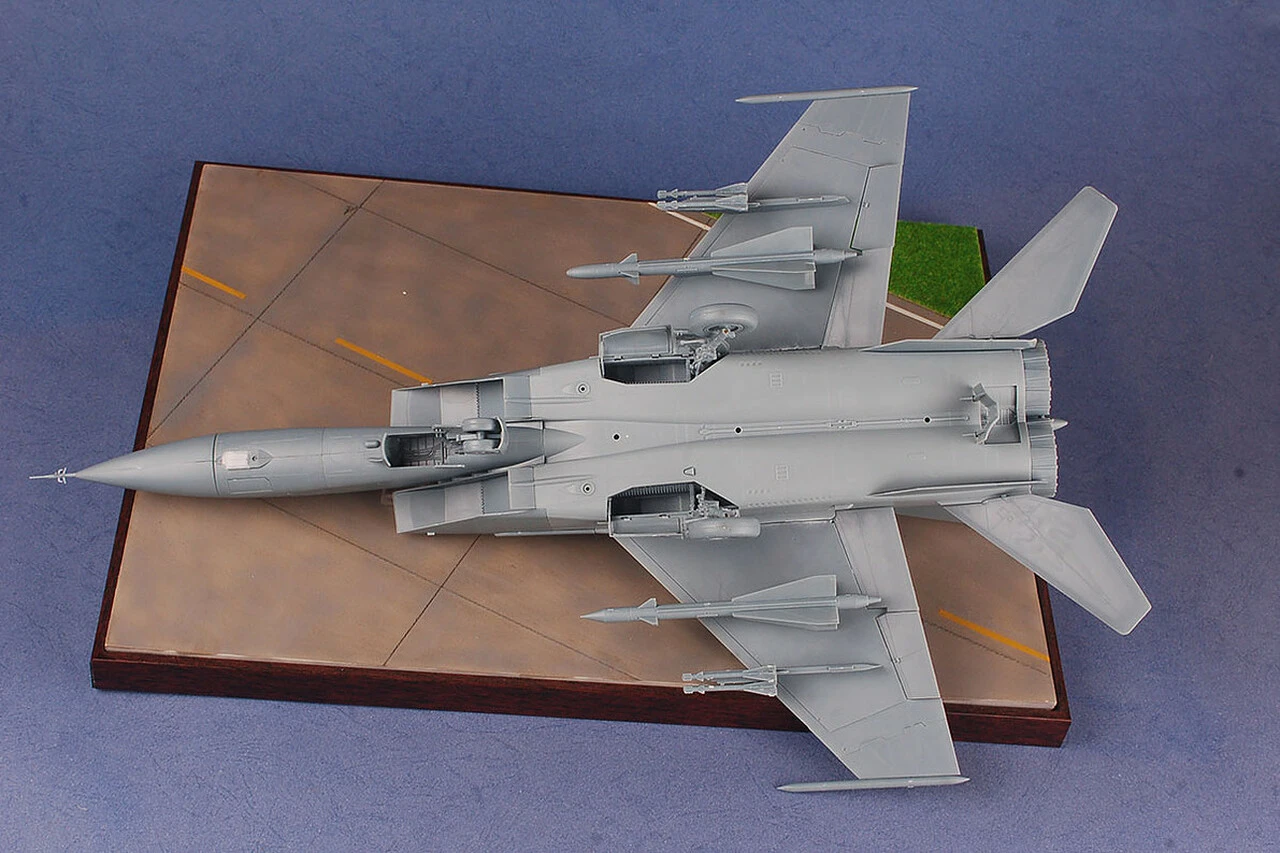 MiG-25 PD/PDS Foxbat Fighter 1/48 Kitty Hawk Models - Image 5