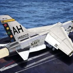 USN F-8E VF-162 'The Hunters' 1/72 Academy