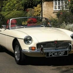 1968 MGB (Mk2) G/HM4 2-Door Convertible Car 1/24 Aoshima Model Kits