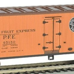 40' Wood Reefer Pacific Fruit Express N Scale Bachmann 40' Wood Reefer Pacific Fruit Express N Scale Bachmann