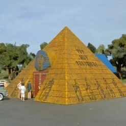 Tut Hut Souvenirs (Built-Up Resin) HO Bachmann Trains