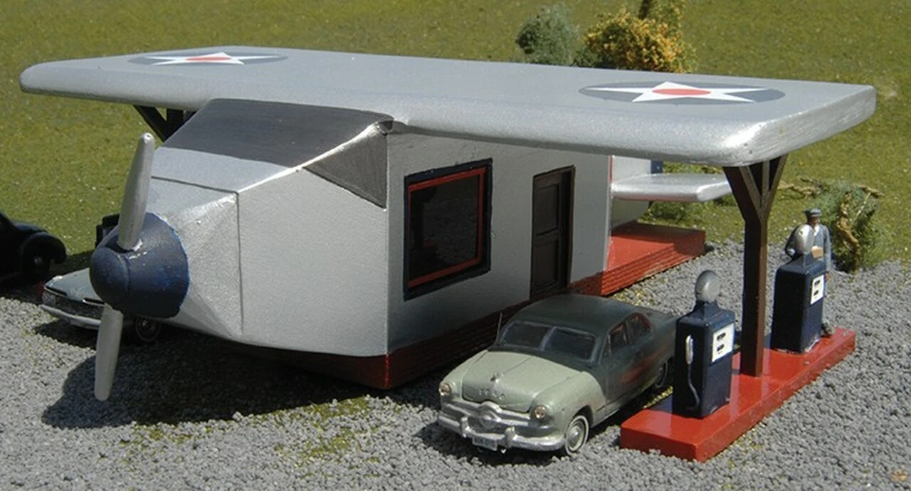 Airplane Gas Station (Built-Up Resin) N Scale Bachmann Trains
