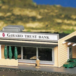 Drive-In Bank w/Figures Building Built-Up N Bachmann Trains