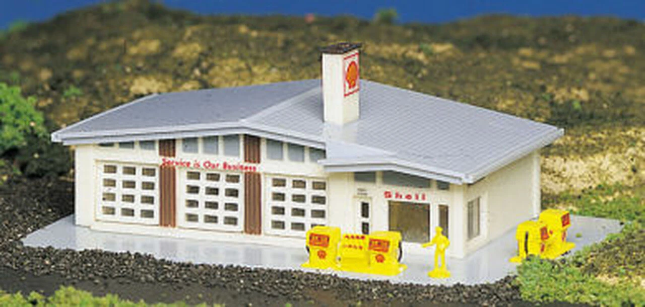 Shell Gas Station Building Built-Up N Bachmann Trains
