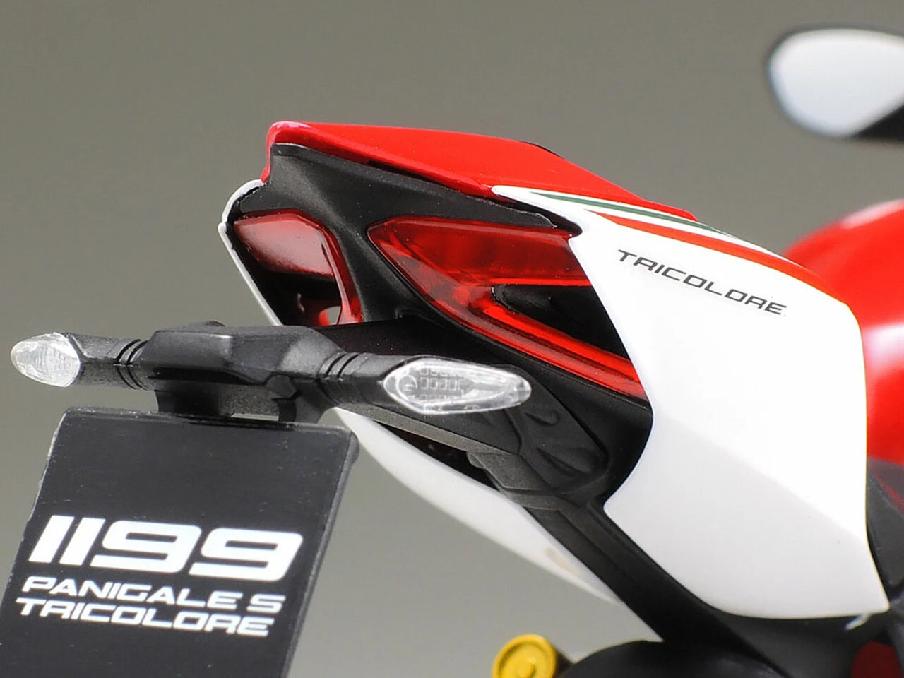 Ducati 1199 Panigale S Tricolore Motorcycle 1/12 Tamiya - Image 5
