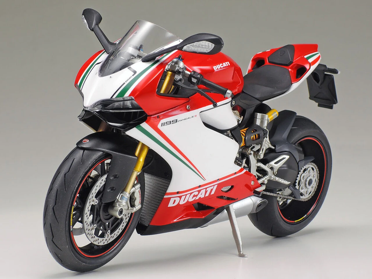 Ducati 1199 Panigale S Tricolore Motorcycle 1/12 Tamiya - Image 4