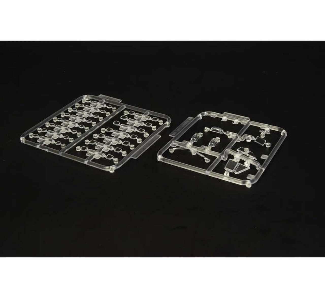 CASA C212-100 Portuguese Tail Arts Transport Aircraft 1/72 Special Hobby - Image 6