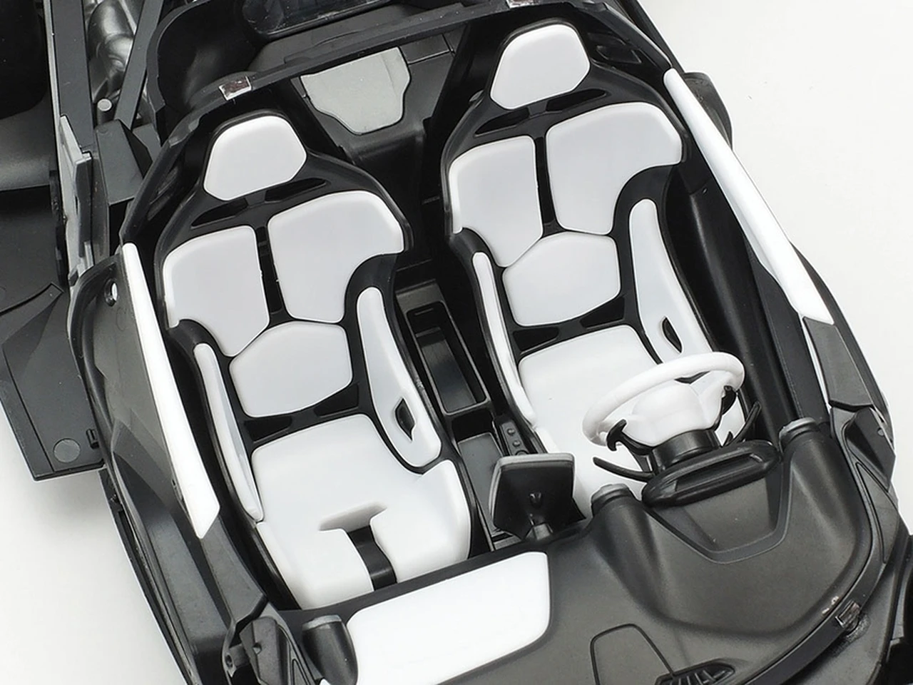 McLaren Senna Sports Car 1/24 Tamiya - Image 9