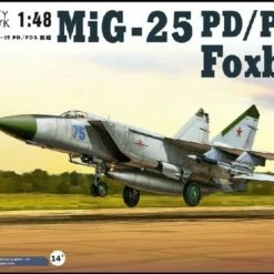 MiG-25 PD/PDS Foxbat Fighter 1/48 Kitty Hawk Models