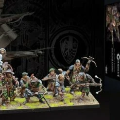 Conquest Hundred Kingdoms: Hunter Cadre Plastic Figure Kit (12 w/stands) 38mm Para Bellum Wargames
