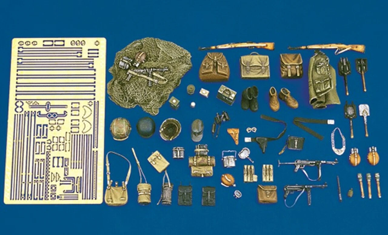 WWII German Army Equipment: pouches, helmets, straps, etc. (Resin/Photo-Etch) 1/35 Royal Model