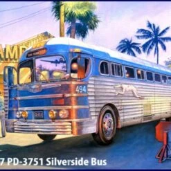 1947 GMC PD3751 Silverside Greyhound Bus (New Tool) 1/35 Roden