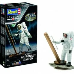 Apollo 11 Astronaut on the Moon 50th Anniversary w/paint & glue 1/8 Revell Germany