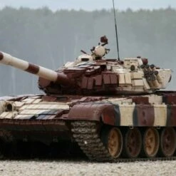 Russian T-72B1 MBT with Kontakt-1 Reactive Armor 1/35 Trumpeter